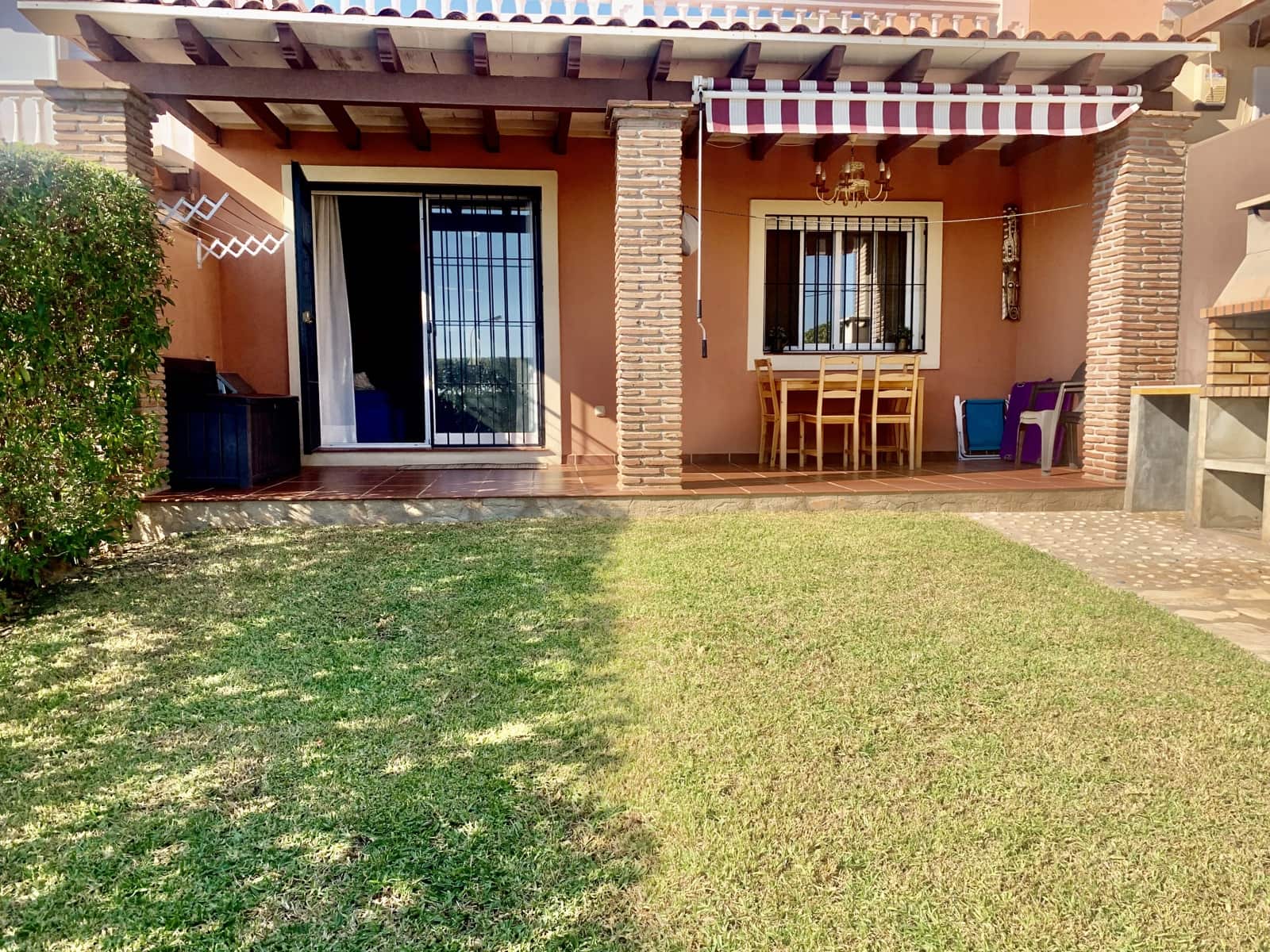 3 sypialnia Dom szeregowy na sprzedaż w Torrox-Costa z basenem garażem - 330 000 € (Ref: 9782484)