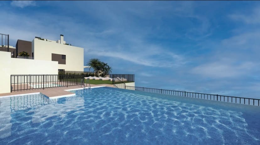 4 sypialnia Willa na sprzedaż w Torre del Mar z basenem garażem - 630 000 € (Ref: 9782855)