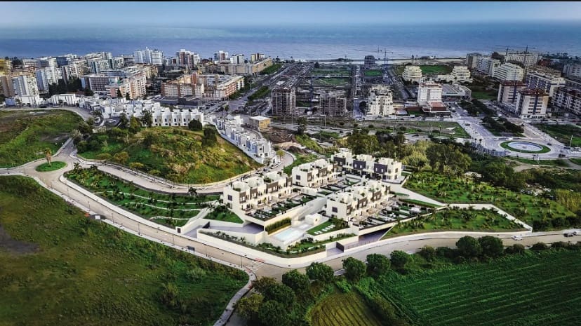 4 sypialnia Willa na sprzedaż w Torre del Mar z basenem garażem - 630 000 € (Ref: 9782855)