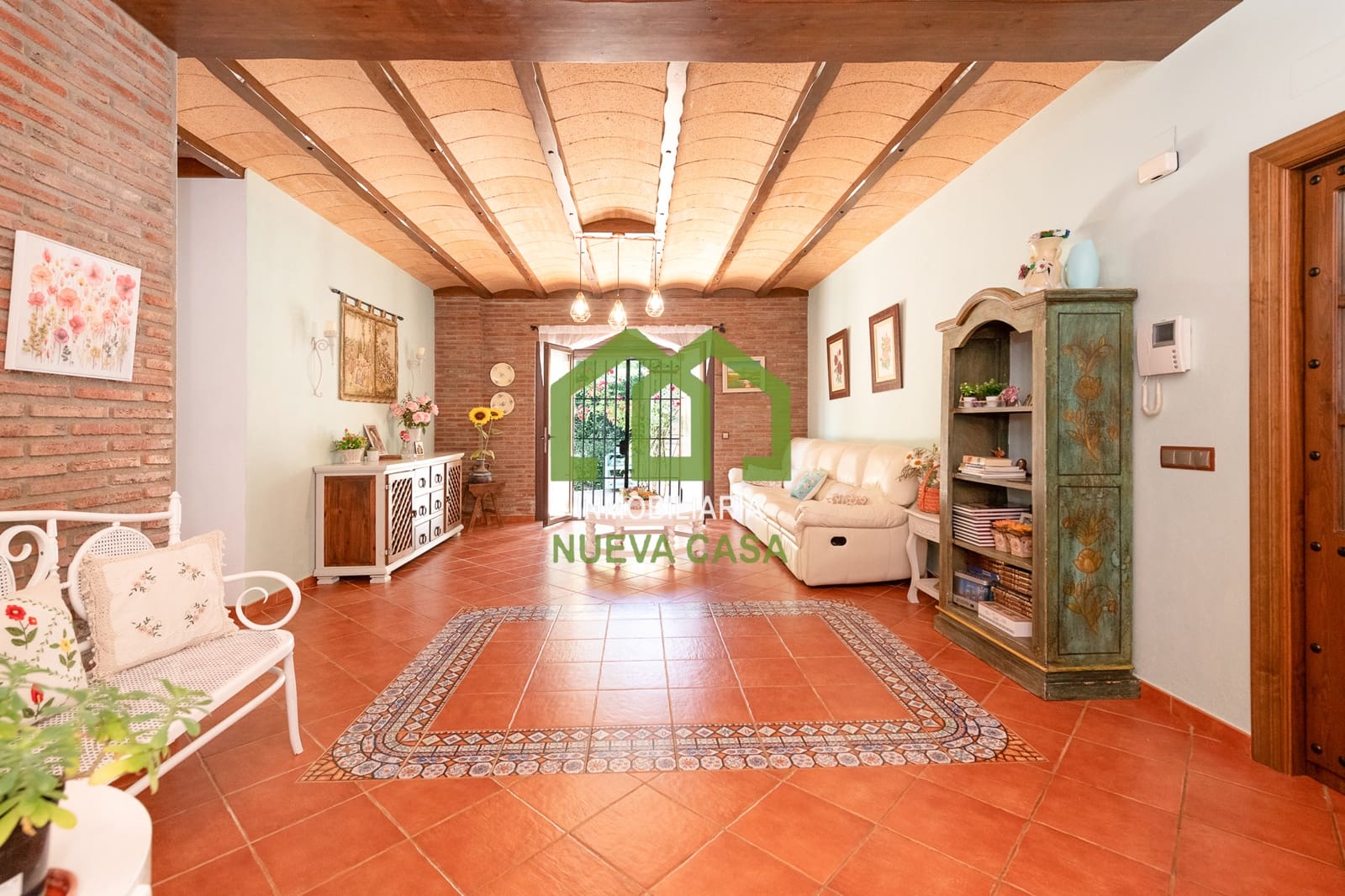 4 bedroom Villa for sale in Villanueva del Trabuco with garage - € 650,000 (Ref: 9848048)
