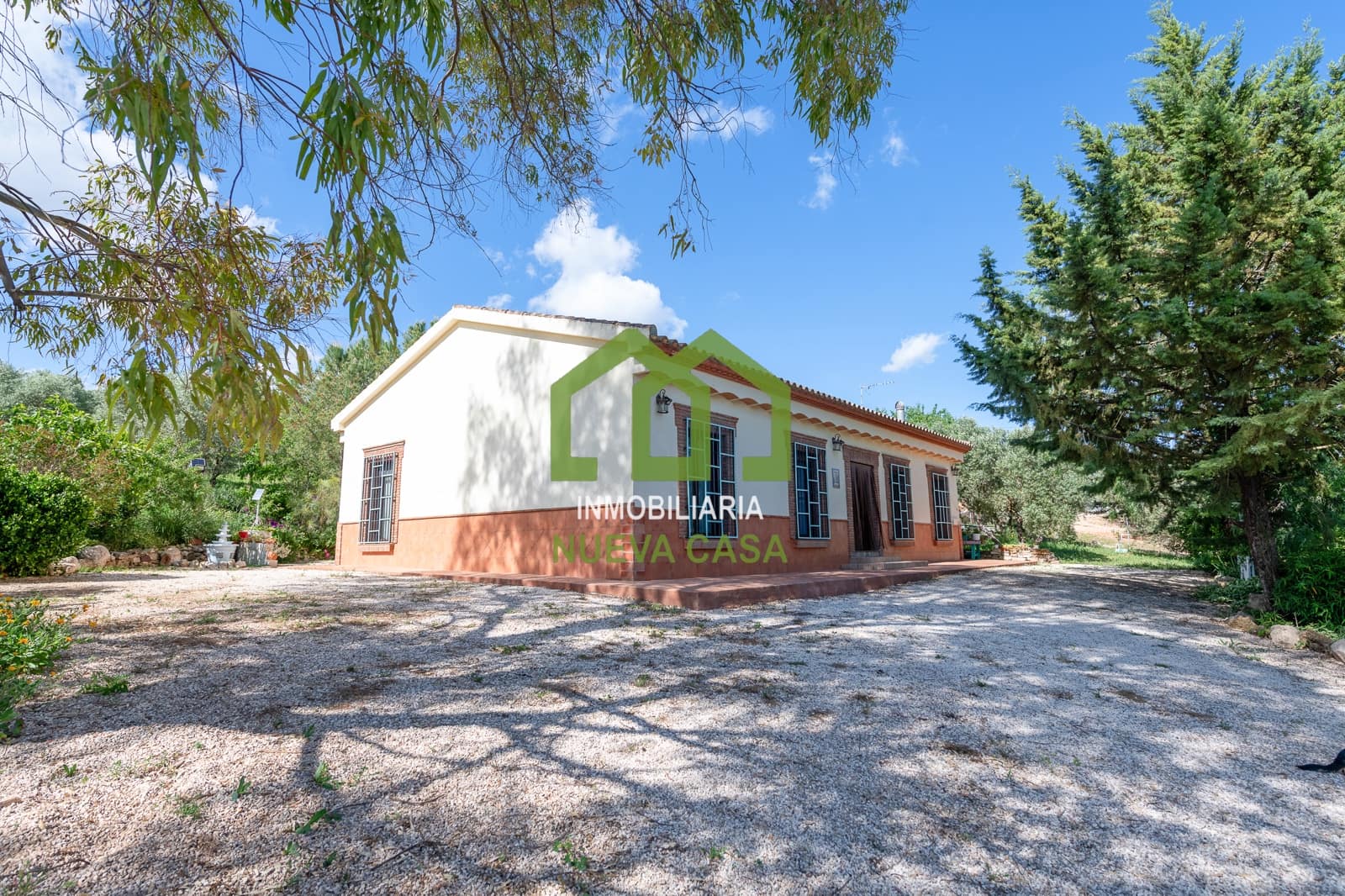 4 bedroom Villa for sale in Villanueva del Trabuco with garage - € 650,000 (Ref: 9848048)