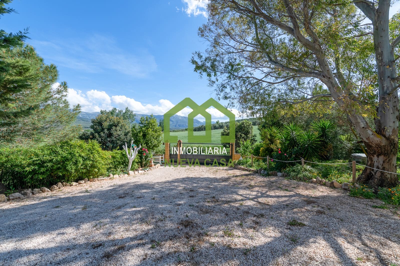 4 bedroom Villa for sale in Villanueva del Trabuco with garage - € 650,000 (Ref: 9848048)