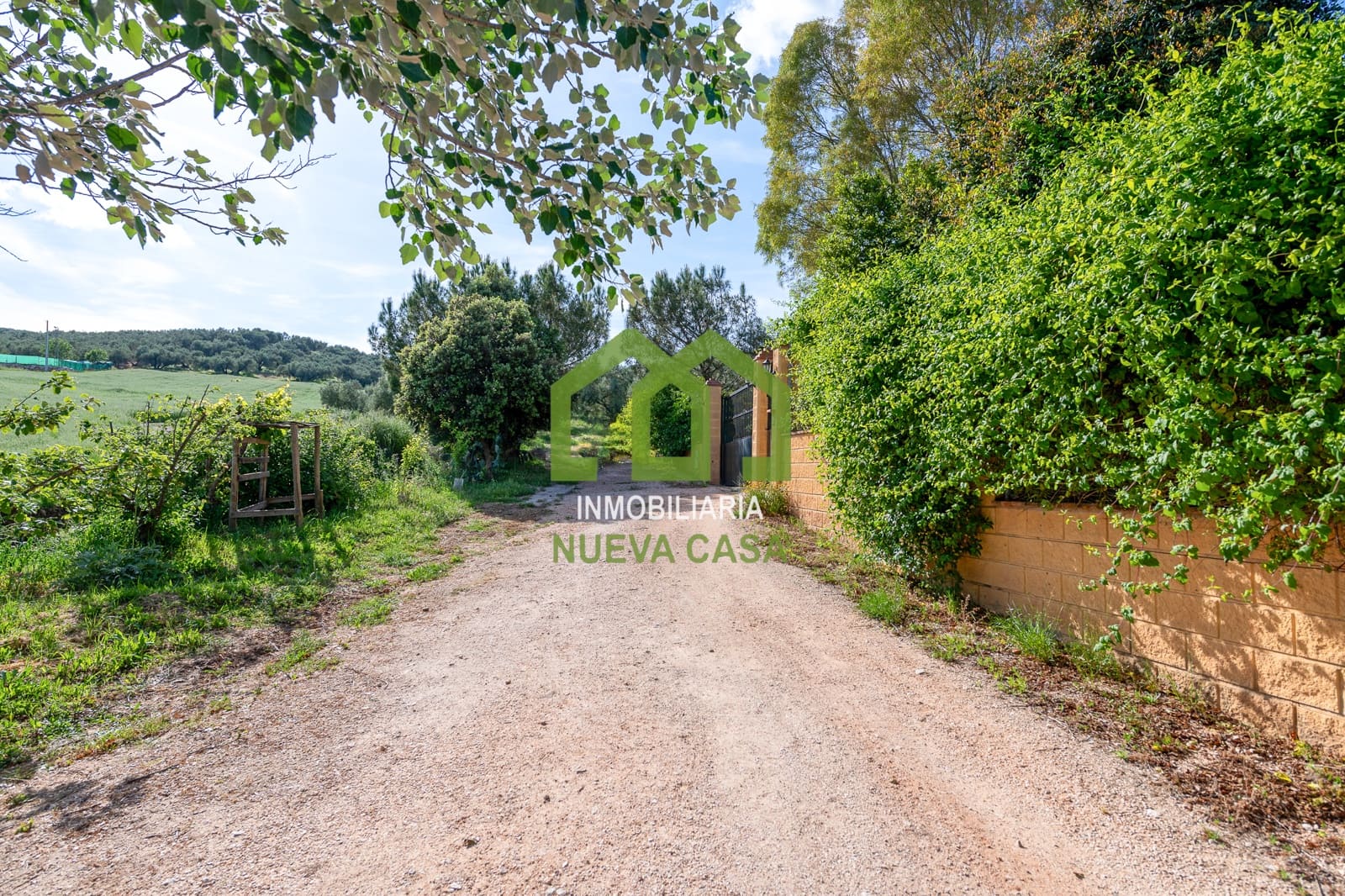 4 bedroom Villa for sale in Villanueva del Trabuco with garage - € 650,000 (Ref: 9848048)