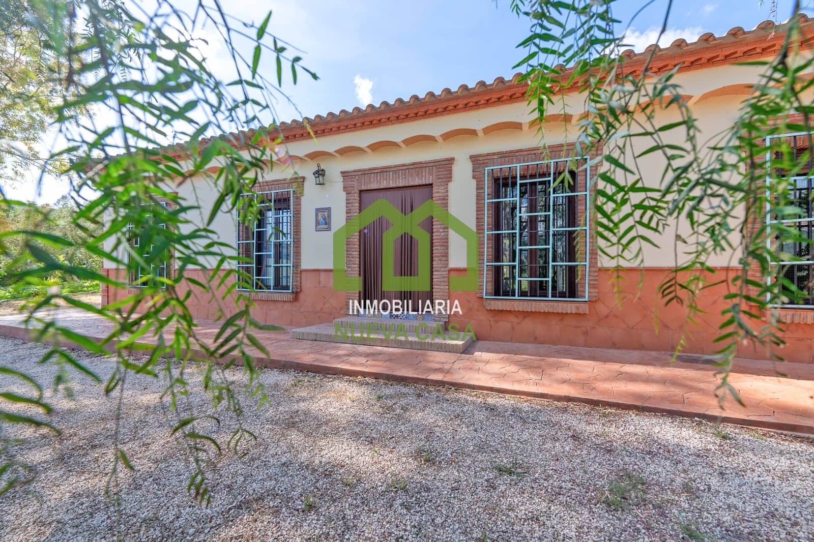 4 bedroom Villa for sale in Villanueva del Trabuco with garage - € 650,000 (Ref: 9848048)