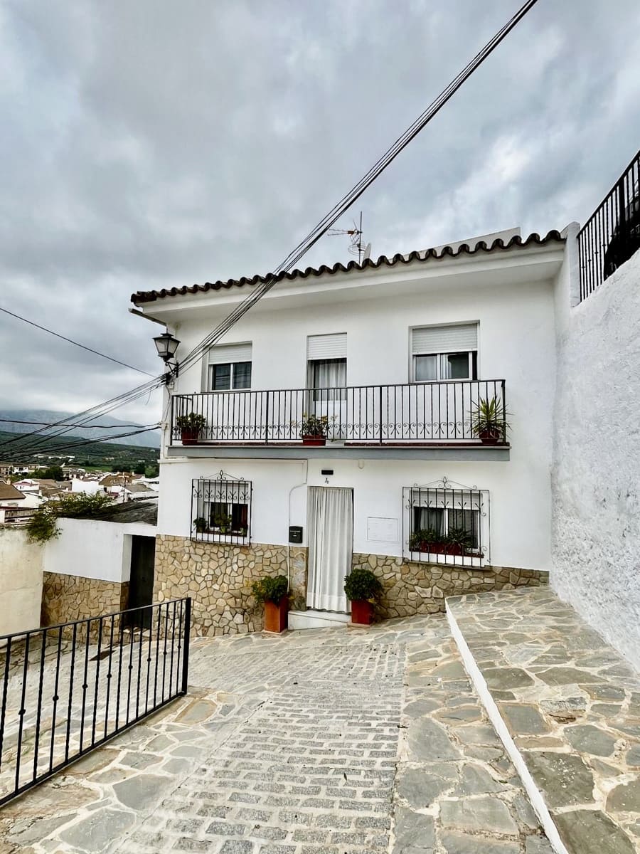 4 bedroom Townhouse for sale in Villanueva del Trabuco - € 155,000 (Ref: 9848909)