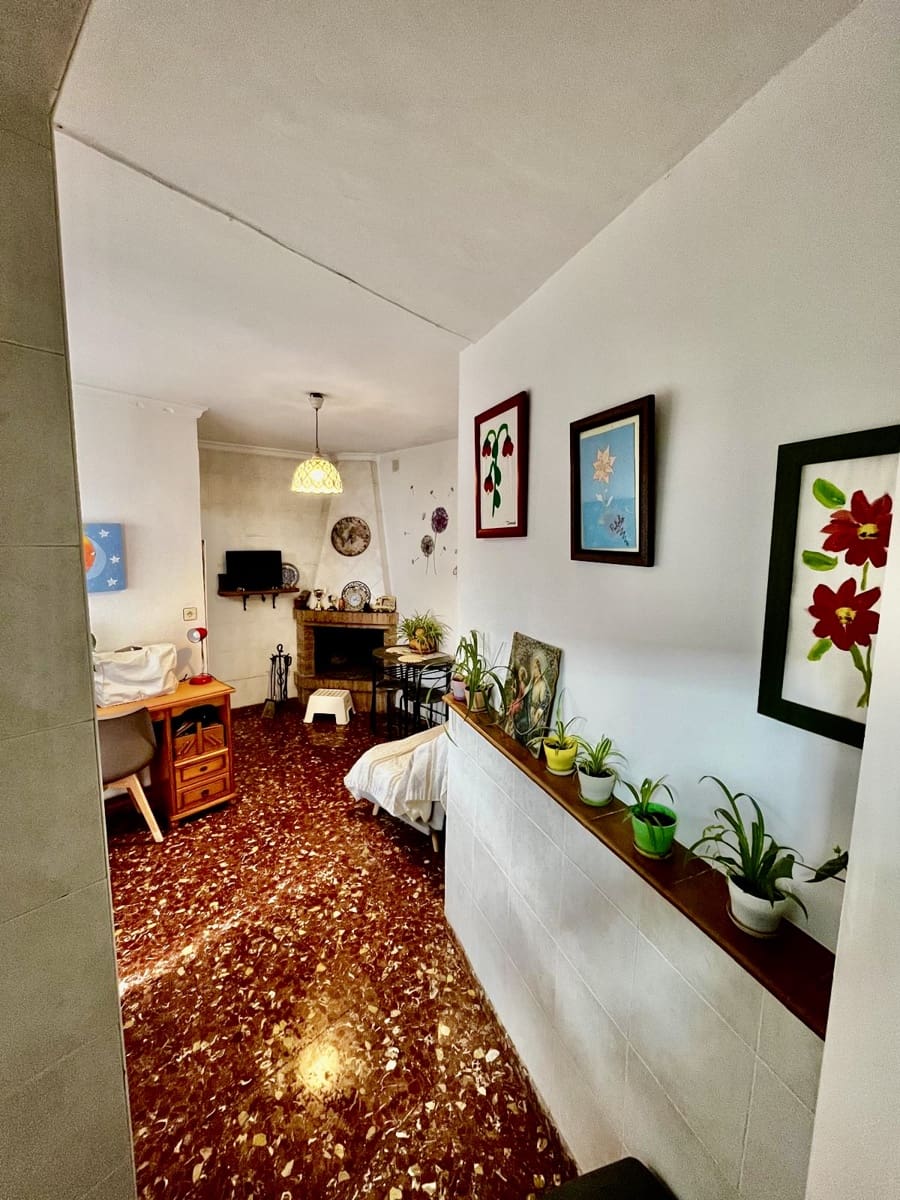 4 bedroom Townhouse for sale in Villanueva del Trabuco - € 155,000 (Ref: 9848909)