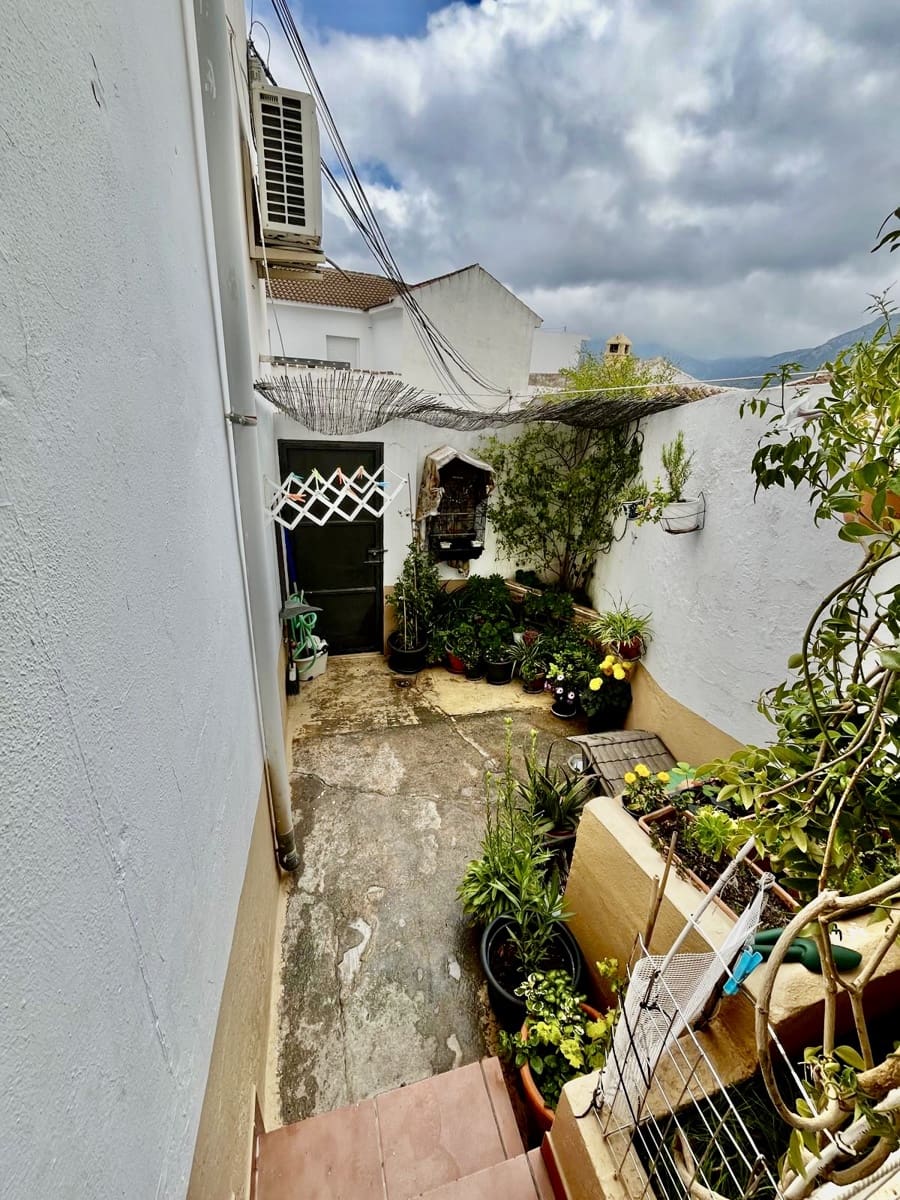 4 bedroom Townhouse for sale in Villanueva del Trabuco - € 155,000 (Ref: 9848909)