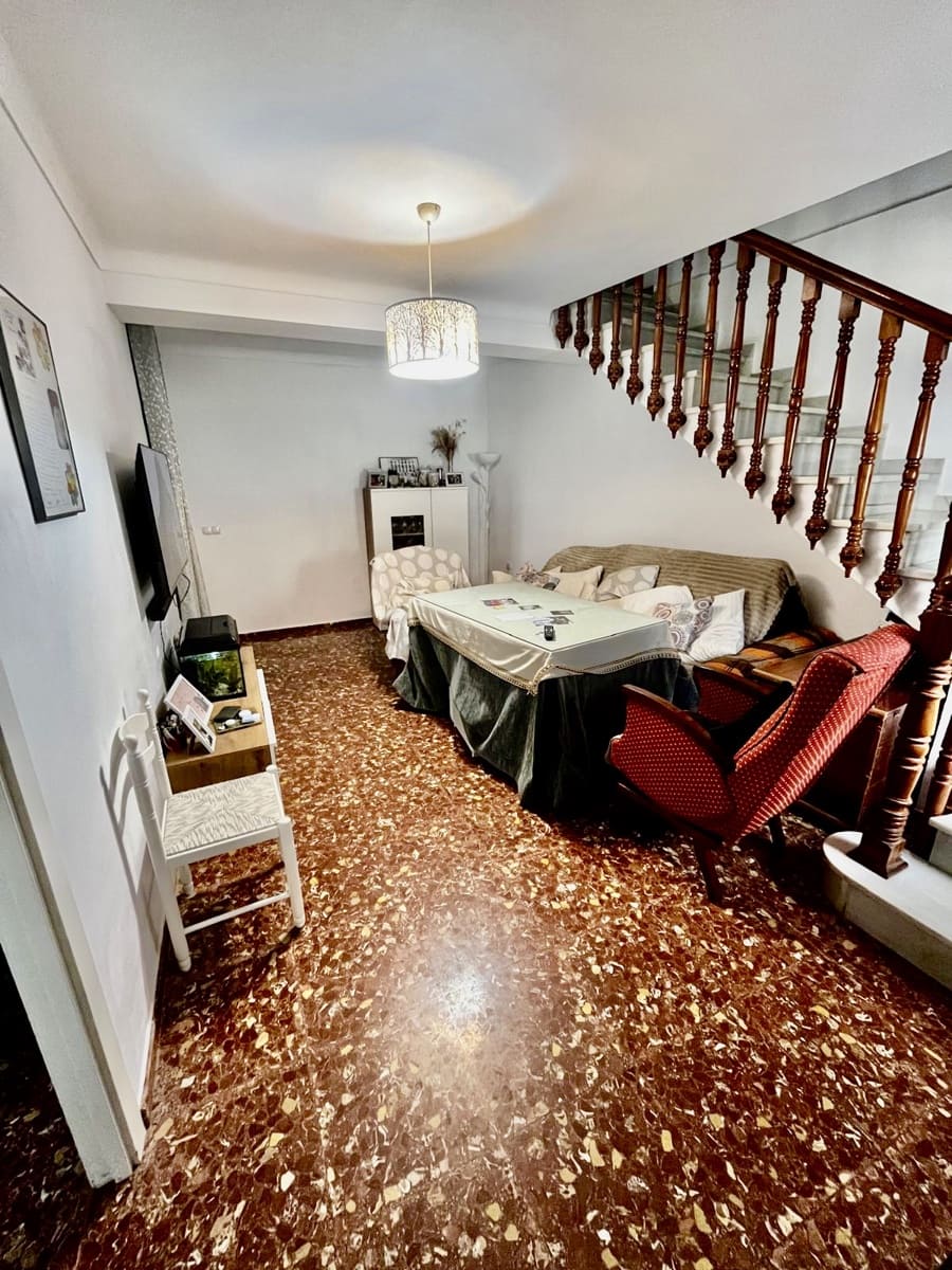 4 bedroom Townhouse for sale in Villanueva del Trabuco - € 155,000 (Ref: 9848909)