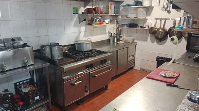 Komercyjne na sprzedaż w Adeje - 309 000 € (Ref: 7411473)