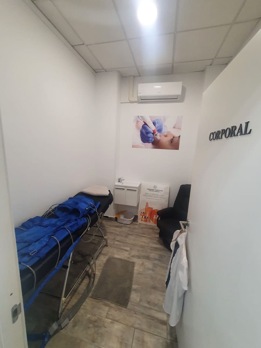 Commercial for sale in Los Cristianos - € 45,000 (Ref: 7430112)