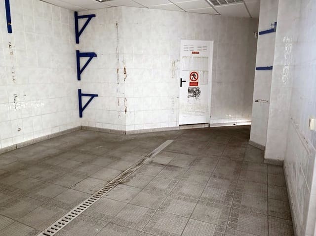 Commercial for sale in Puerto Santiago, Santiago del Teide with pool - € 179,000 (Ref: 8494379)