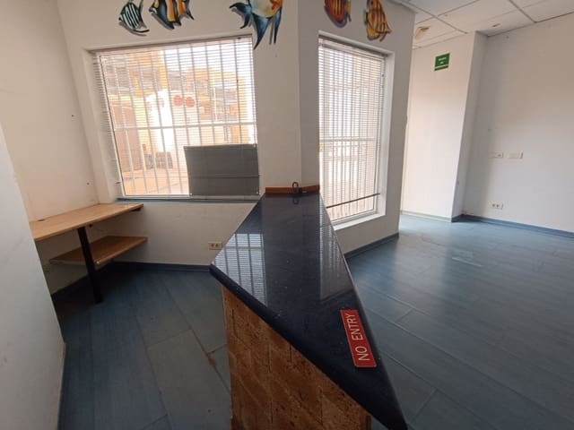 Commerciale in vendita in Puerto Santiago, Santiago del Teide con piscina - 175.000 € (Rif: 8494379)
