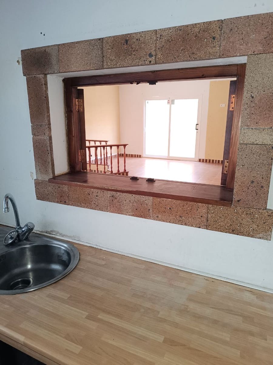 Commercial for sale in Puerto Santiago with pool - € 175,000 (Ref: 8494379)