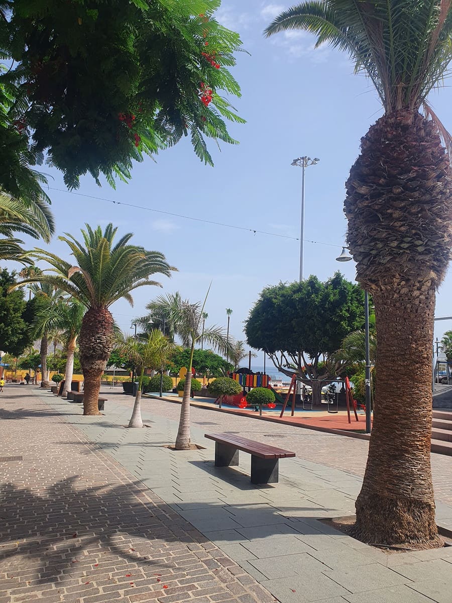 Kommersiell till salu i Los Cristianos - 750 000 € (Ref: 8508093)