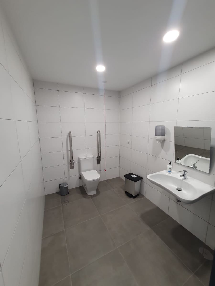 Commercial for sale in Torviscas - € 590,000 (Ref: 8675219)