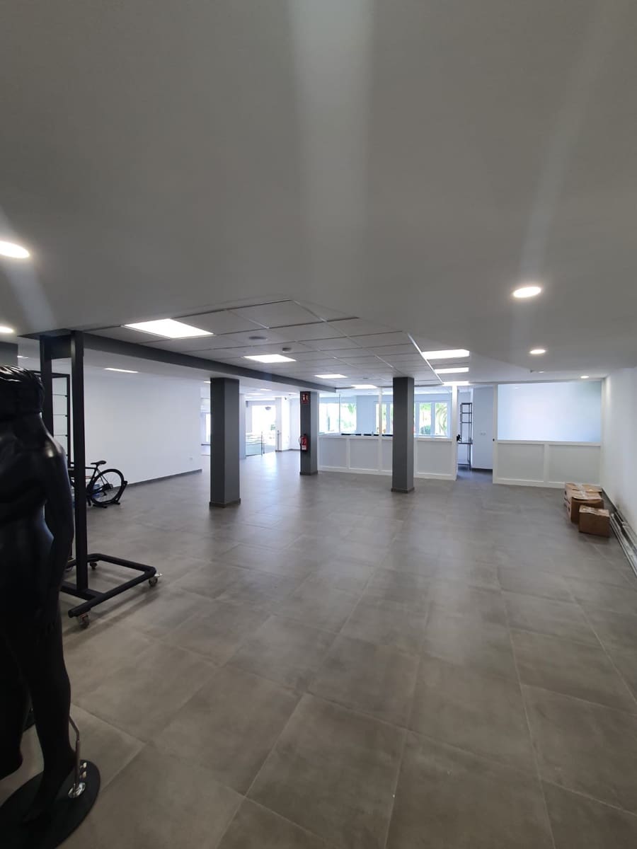 Commercial for sale in Torviscas - € 590,000 (Ref: 8675219)