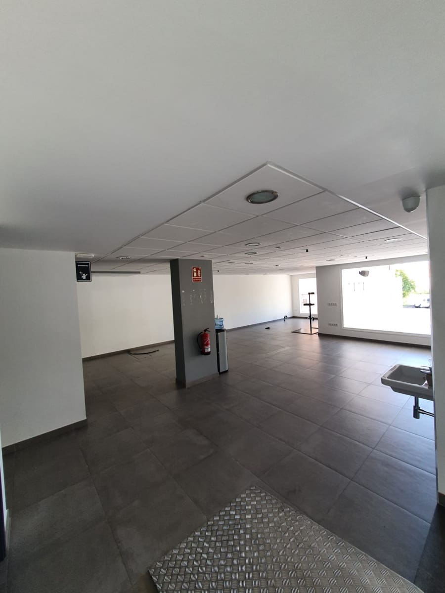 Commercial for sale in Torviscas - € 590,000 (Ref: 8675219)