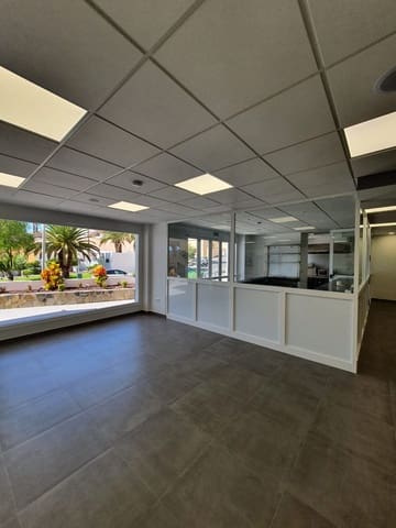 Kaupallinen myytävänä paikassa Torviscas, Adeje - 590 000 € (Ref: 8675219)