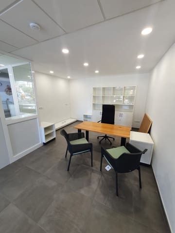 Kaupallinen myytävänä paikassa Torviscas, Adeje - 590 000 € (Ref: 8675219)