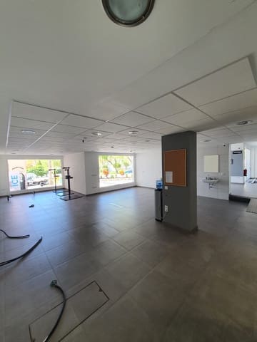 Kaupallinen myytävänä paikassa Torviscas, Adeje - 590 000 € (Ref: 8675219)