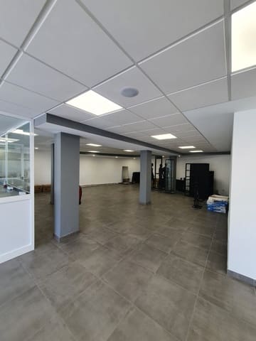 Kaupallinen myytävänä paikassa Torviscas, Adeje - 590 000 € (Ref: 8675219)