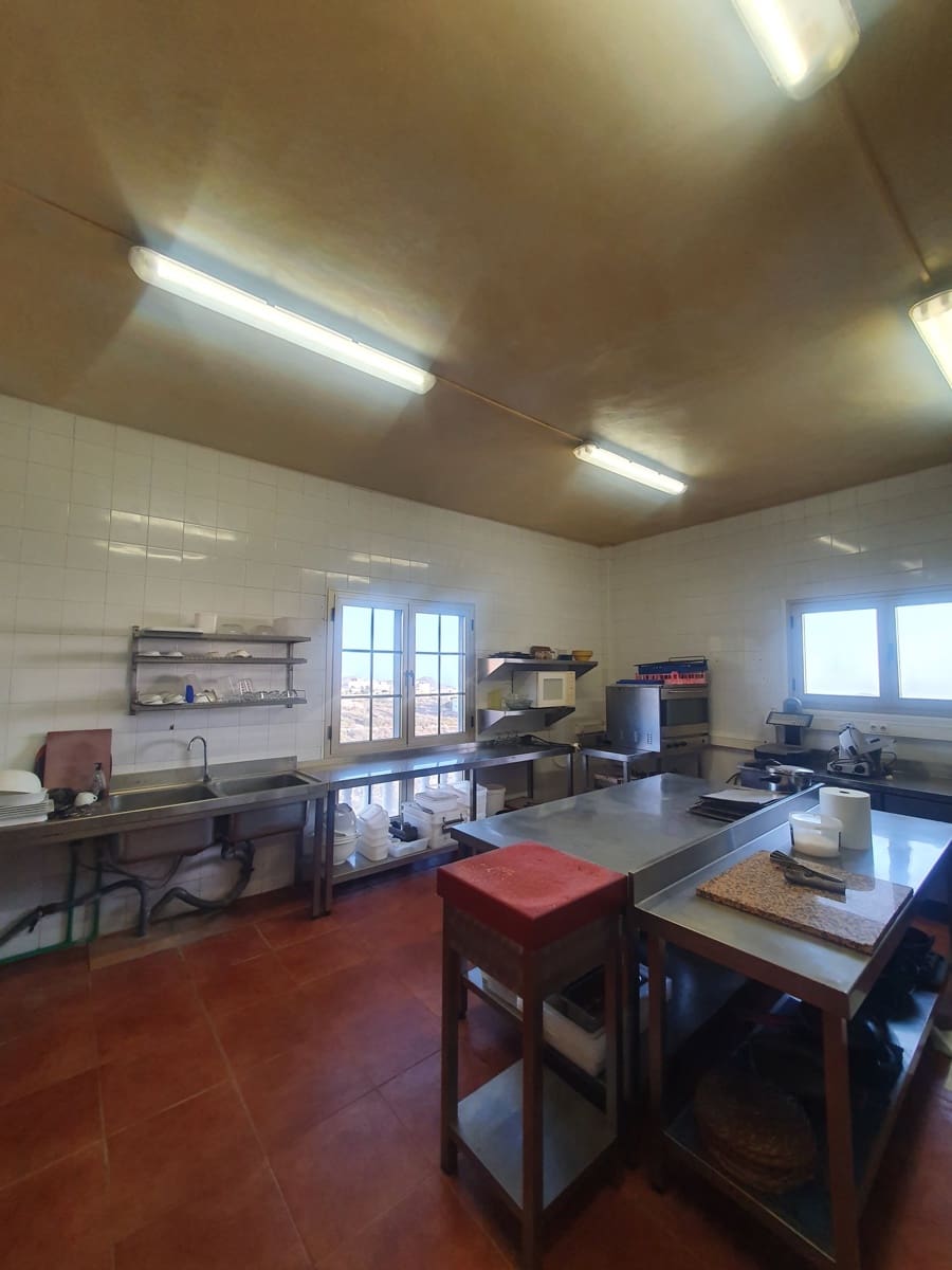 Local Comercial en La Camella en venta - 550.000 € (Ref: 8810914)