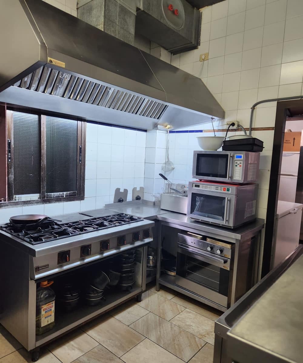 Commercial for sale in Las Galletas - € 220,000 (Ref: 8811857)