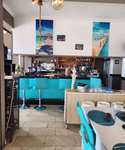 Kaupallinen myytävänä paikassa Las Galletas, Arona - 220 000 € (Ref: 8811857)