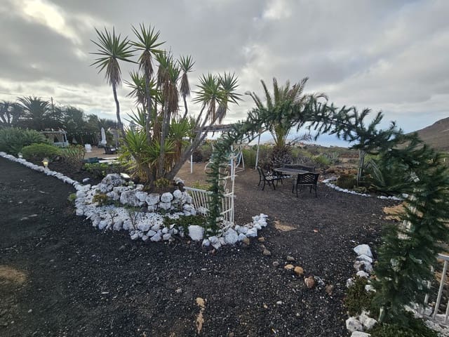 2 bedroom Commercial for sale in Arona - € 185,000 (Ref: 8853211)