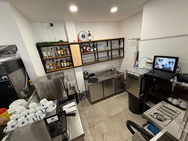 Erhverv til salg i Las Galletas, Arona - € 42.000 (Ref: 8904106)