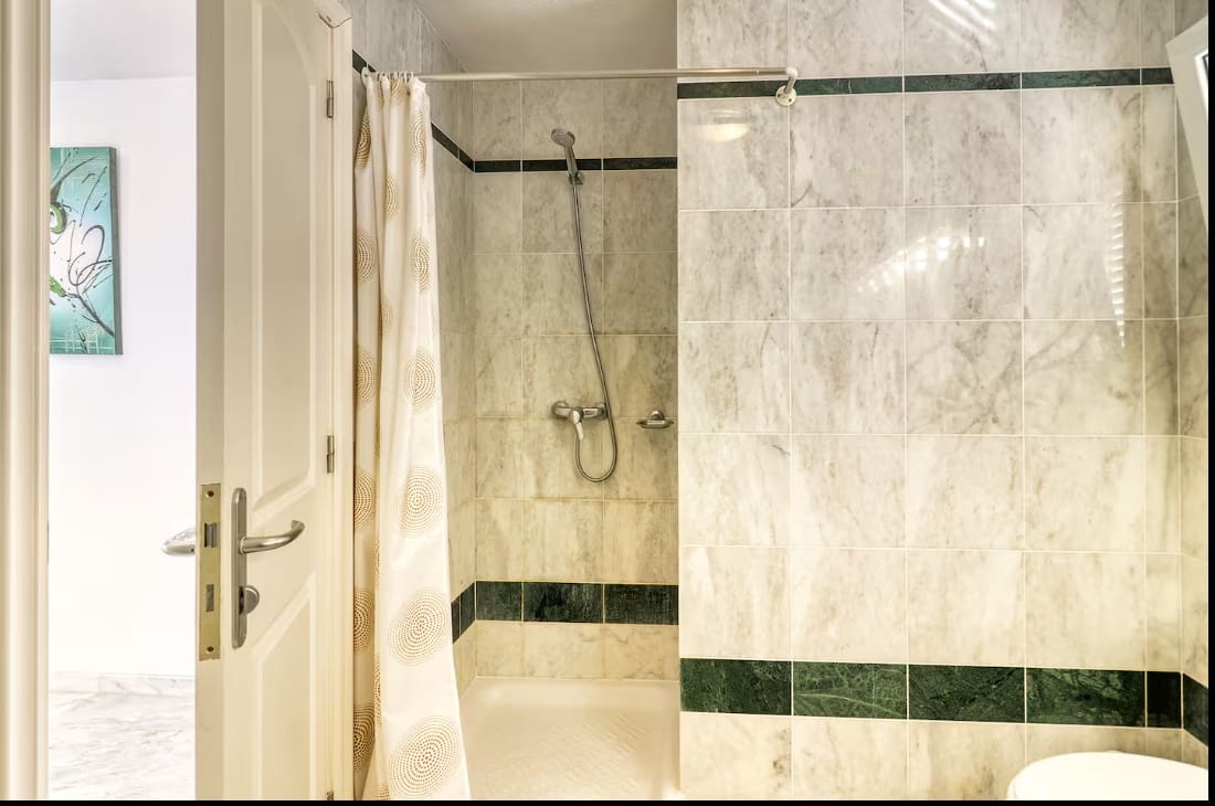 2 soveværelse Lejlighed til salg i Los Cristianos med swimmingpool garage - € 525.000 (Ref: 9123863)