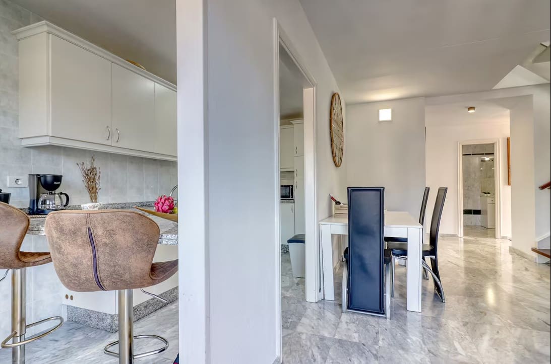 2 soveværelse Lejlighed til salg i Los Cristianos med swimmingpool garage - € 525.000 (Ref: 9123863)