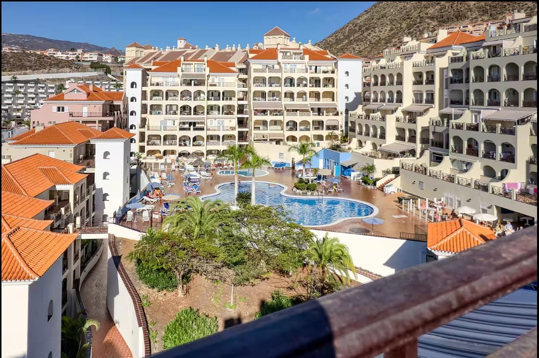 2 soveværelse Lejlighed til salg i Los Cristianos med swimmingpool garage - € 525.000 (Ref: 9123863)