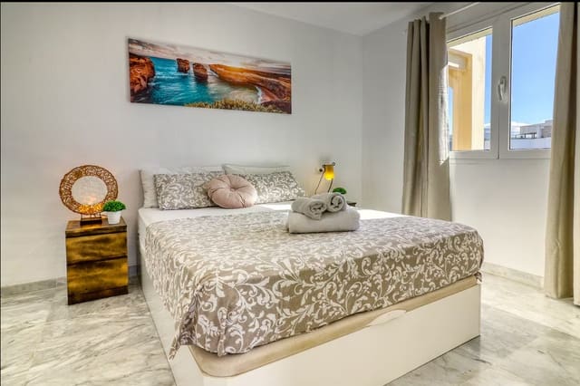 2 makuuhuone Huoneisto myytävänä paikassa Los Cristianos, Arona mukana uima-altaan 
autotalli - 525 000 € (Ref: 9123863)