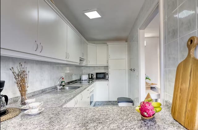 2 makuuhuone Huoneisto myytävänä paikassa Los Cristianos, Arona mukana uima-altaan 
autotalli - 525 000 € (Ref: 9123863)