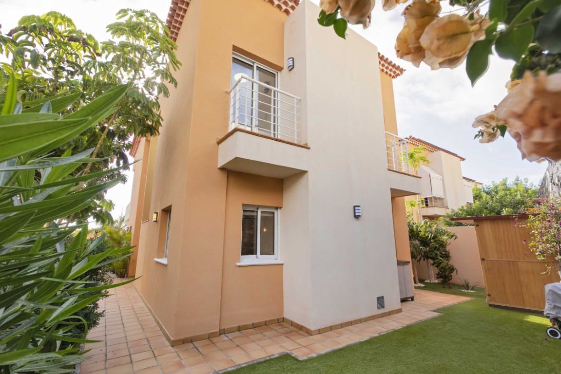 4 soveværelse Villa til salg i Puerto Santiago - € 1.150.000 (Ref: 9129254)