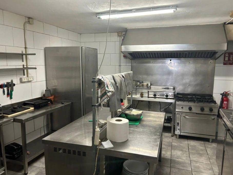 Kommersiell till salu i Los Cristianos med pool - 25 000 € (Ref: 9438711)