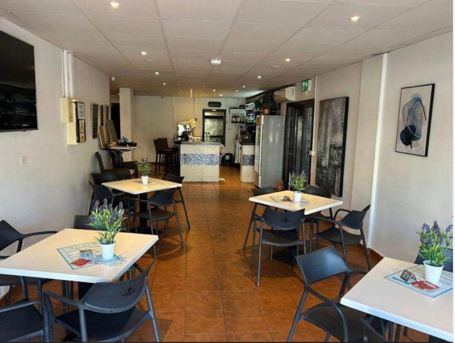 Kommersiell till salu i Los Cristianos med pool - 25 000 € (Ref: 9438711)