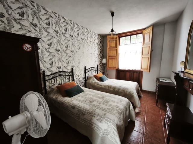11 slaapkamer Commercieel te koop in Vilaflor met zwembad - € 195.000 (Ref: 9635100)