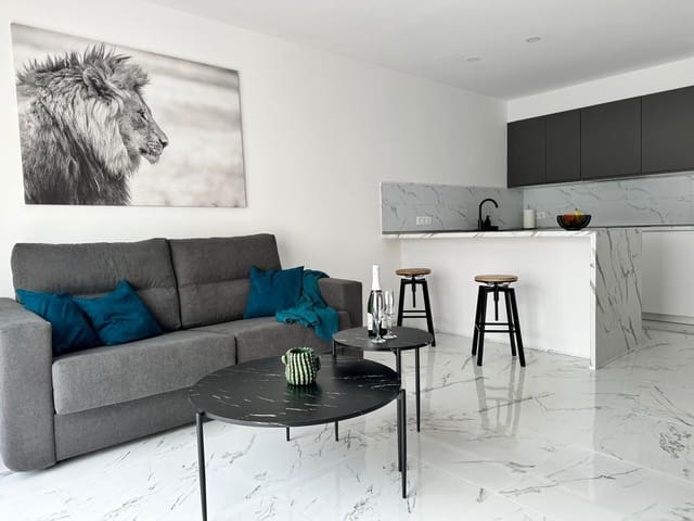 1 makuuhuone Huoneisto myytävänä paikassa Torviscas, Adeje mukana uima-altaan - 325 000 € (Ref: 9643330)