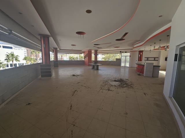 Commercial for rent in Torviscas, Adeje - € 3,000 (Ref: 9643331)