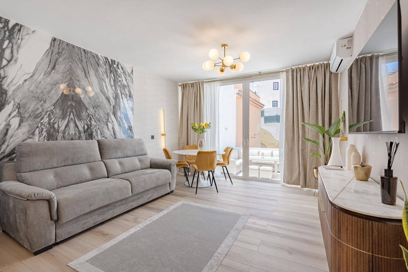 2 soveværelse Lejlighed til salg i San Eugenio med swimmingpool - € 365.000 (Ref: 9866198)