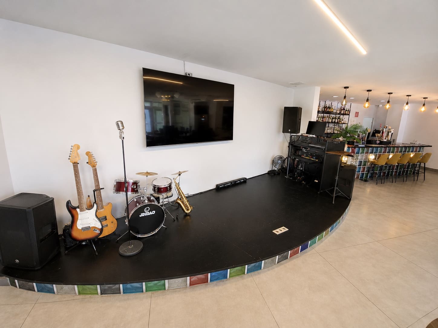 Commercial for sale in Playa de las Americas - € 129,500 (Ref: 9875319)