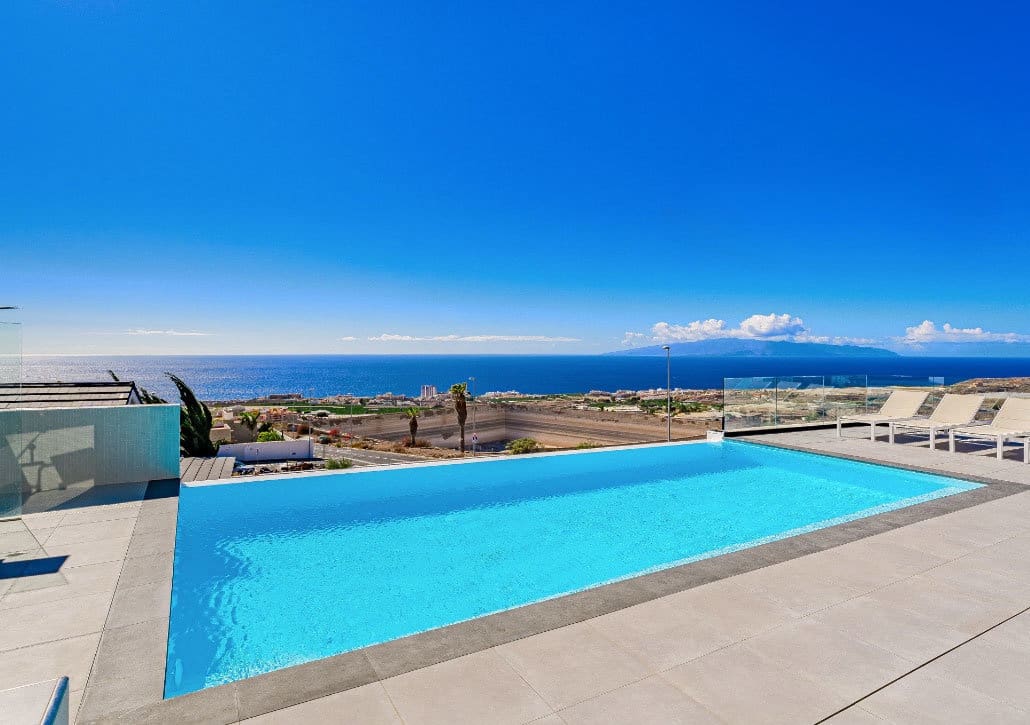 5 bedroom Villa for sale in Los Menores with pool garage - € 2,490,000 (Ref: 9911737)