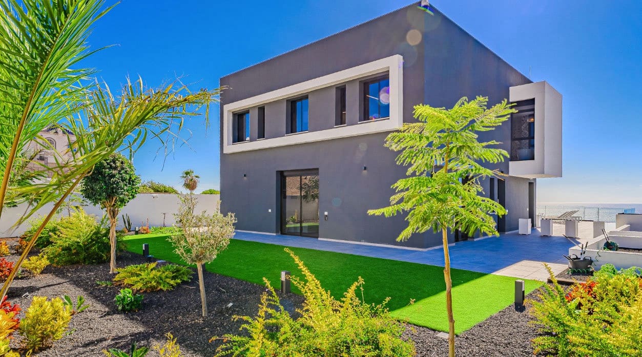 5 bedroom Villa for sale in Los Menores with pool garage - € 2,490,000 (Ref: 9911737)