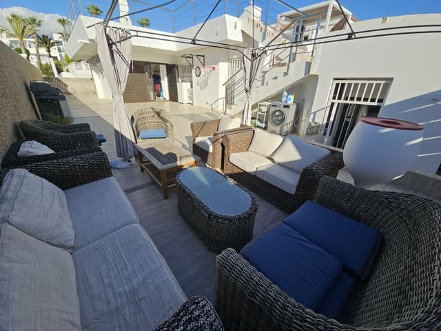 2 quarto Moradia em Banda para venda em San Eugenio, Adeje com piscina garagem - 1 095 000 € (Ref: 9911977)