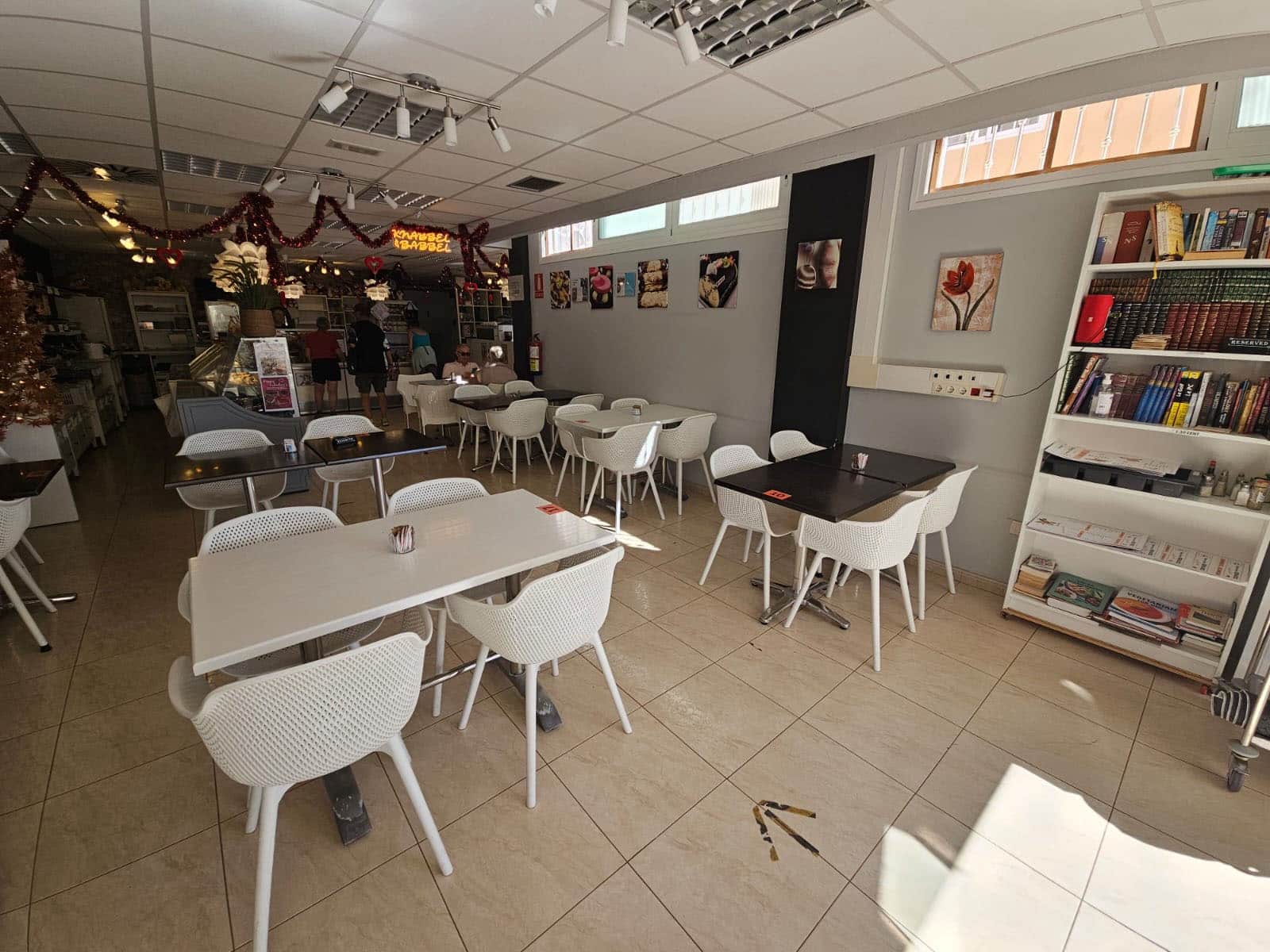 Commercial for sale in Costa del Silencio - € 175,000 (Ref: 9921176)