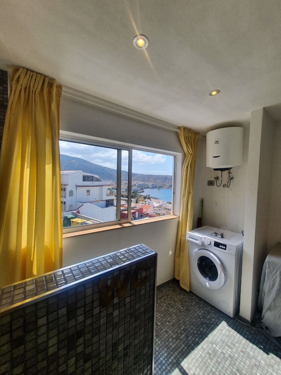 2 soveværelse Lejlighed til salg i Los Cristianos - € 360.000 (Ref: 9968019)