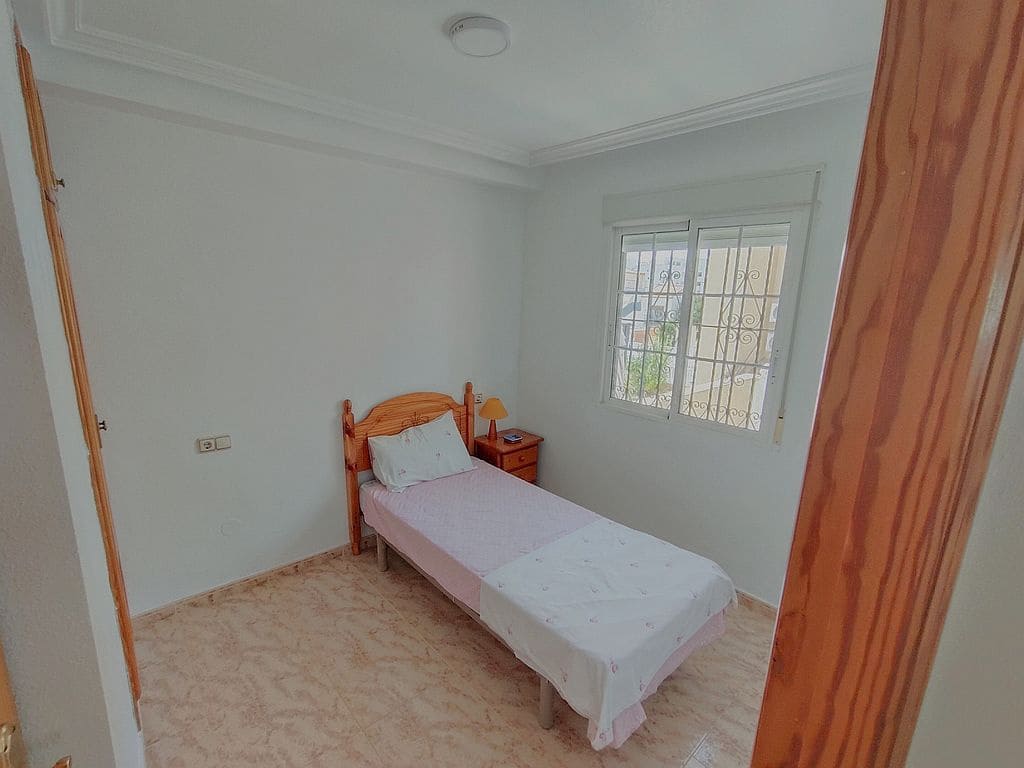 3 makuuhuone Omakotitalo myytävänä paikassa Orihuela Costa mukana uima-altaan 
autotalli - 249 500 € (Ref: 10042169)