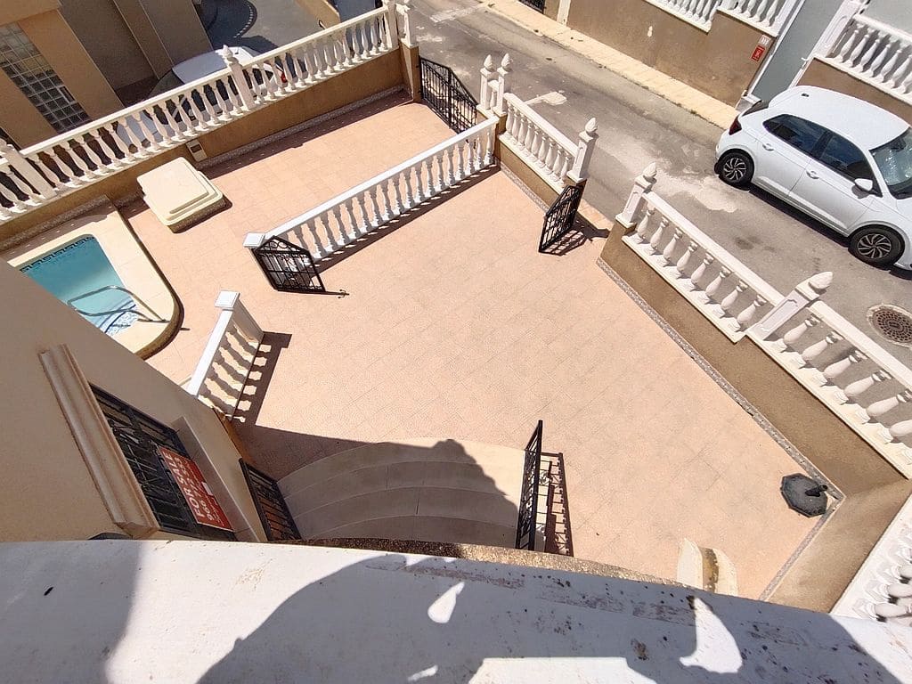 3 makuuhuone Omakotitalo myytävänä paikassa Orihuela Costa mukana uima-altaan 
autotalli - 249 500 € (Ref: 10042169)
